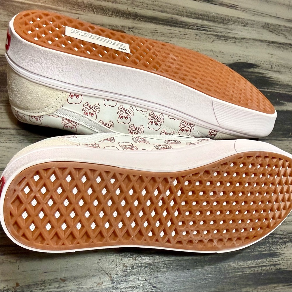 Vans Old Skool Cream & Pink Skull Print Sneakers Mens size 12 NWT! - Picture 12 of 13